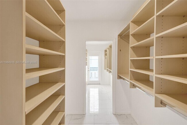 Building Photo - 10065 Bay Harbor Terrace