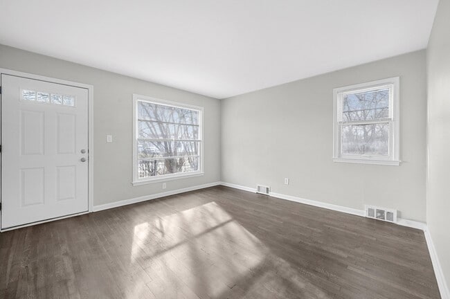 Building Photo - 12753 Georgiana Ave