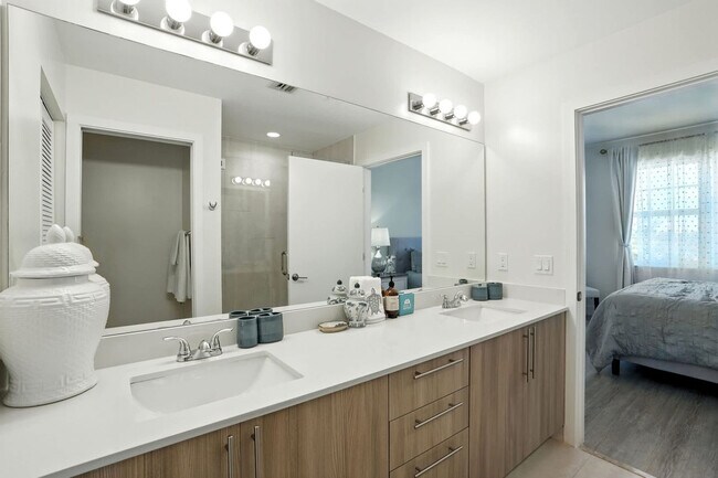 Building Photo - 15773 Beachcomber Ave