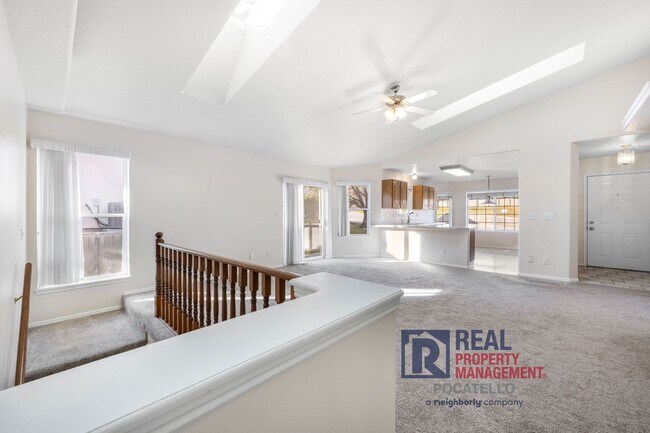 Building Photo - 4 bedroom 3 bathroom - 2 car garage -This is a must see home!