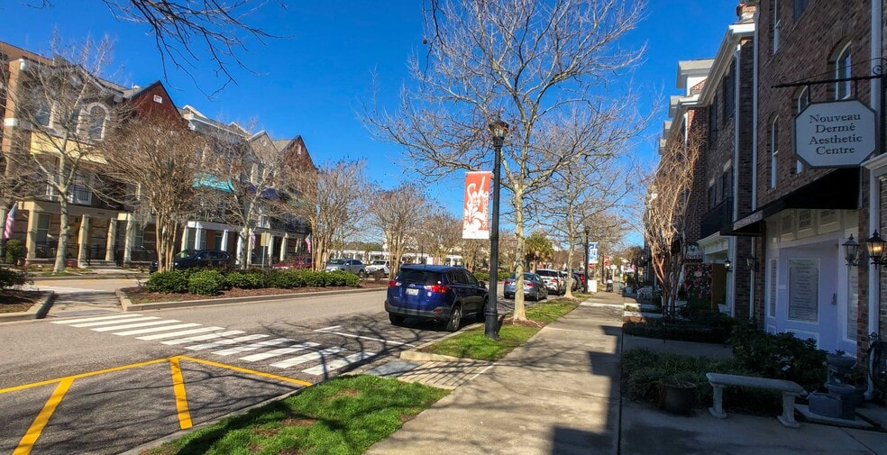 Streetscape - 2834 Howard Ave