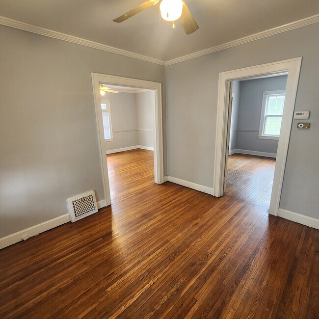 Building Photo - 210 W Roselawn St