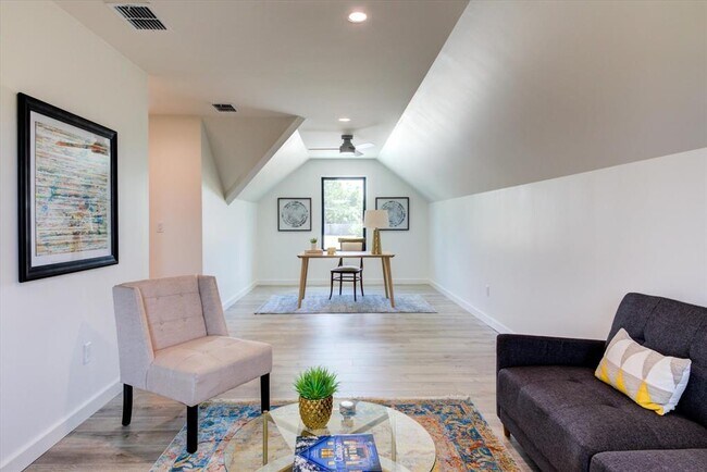 Building Photo - 14208 Fort Smith Trail