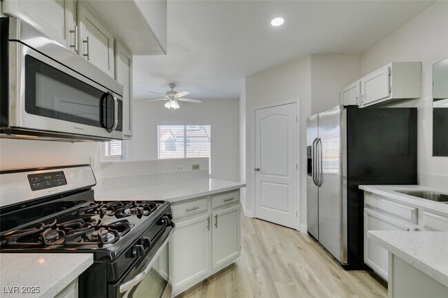 Building Photo - 5525 W Flamingo Rd