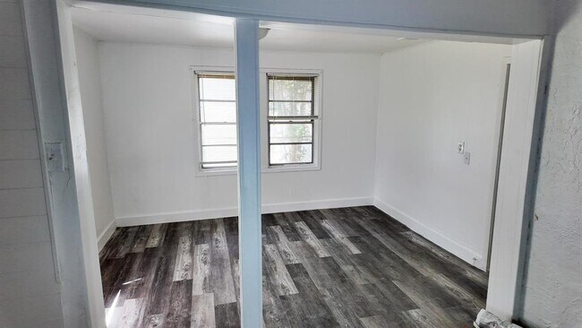 Building Photo - 1212 Pine St