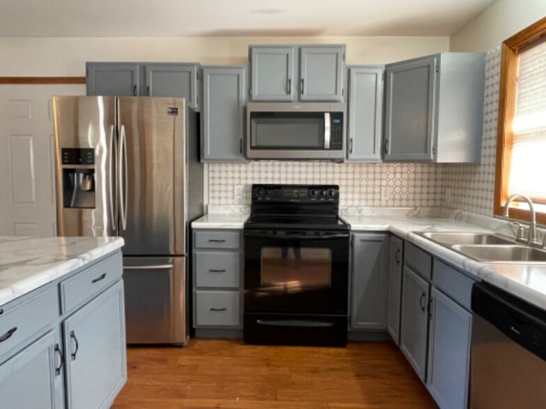 Building Photo - 1610 N Hume Ave