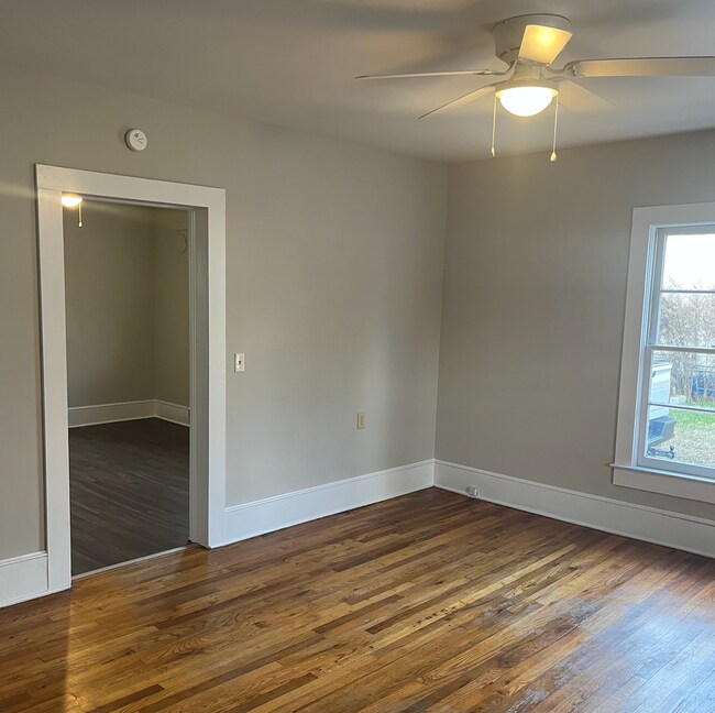 Building Photo - 542 Grn