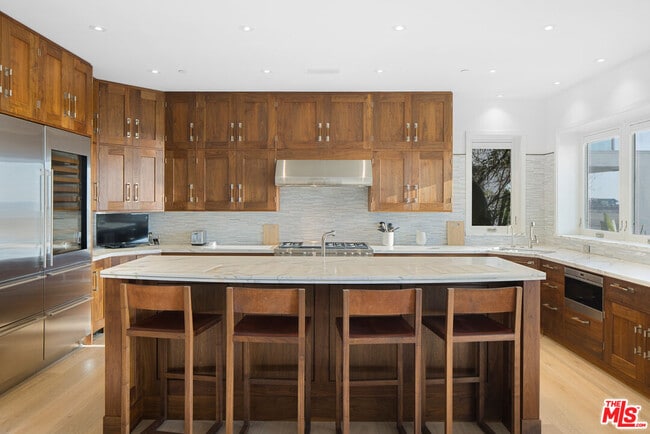 Building Photo - 1347 Palisades Beach Rd