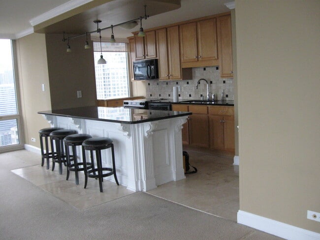 Building Photo - 111 E Chestnut St