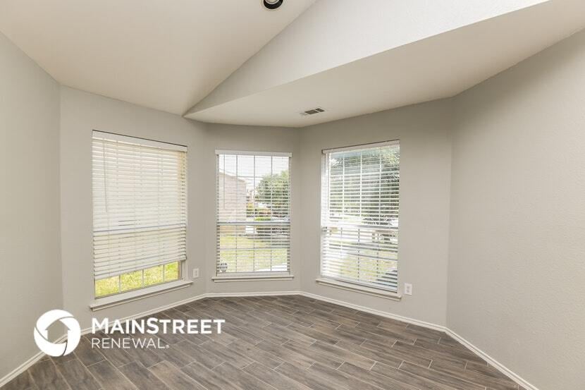 Building Photo - 1104 Maplewood Ln