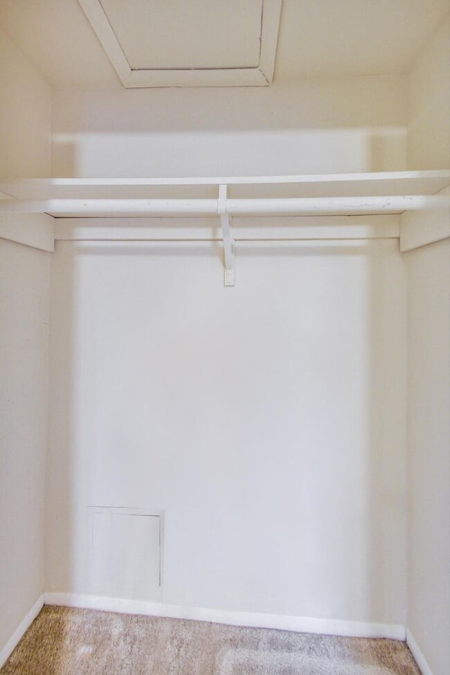 Building Photo - COMING SOON - Updated 3+2.5 End Unit w/ 2 PARKING SPACES