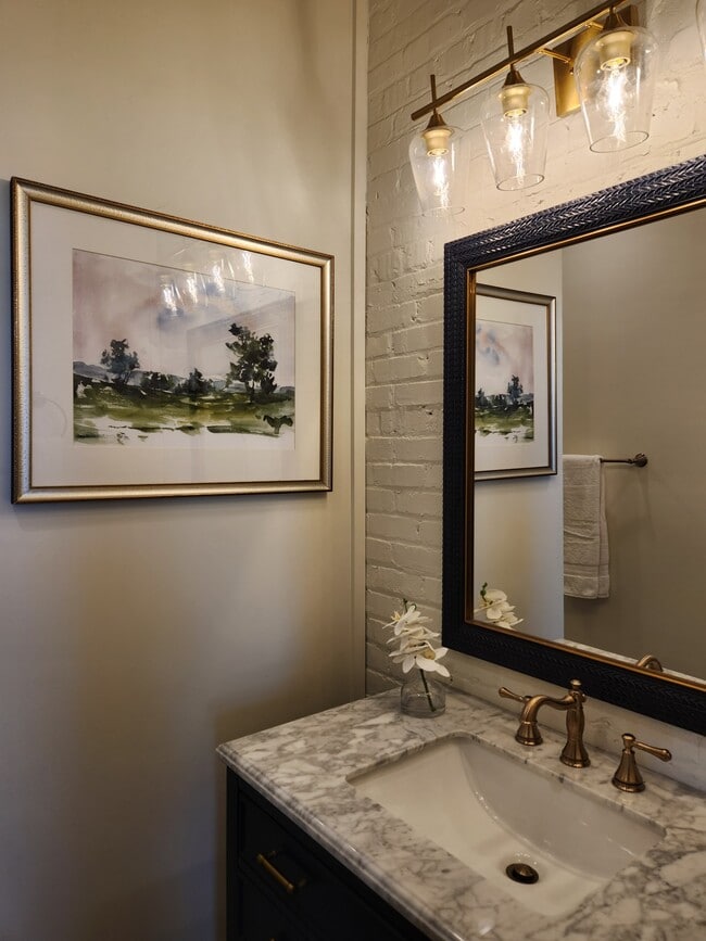 Building Photo - 501 Main St S