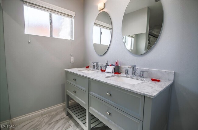 Building Photo - 5086 Cartaro Dr