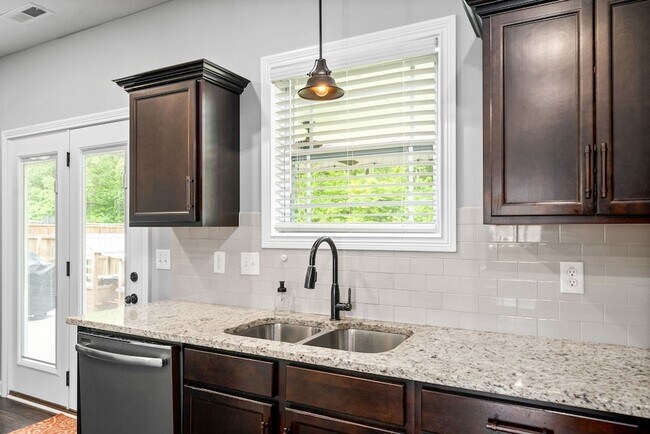 Building Photo - 1607 Ellie Piper Cir