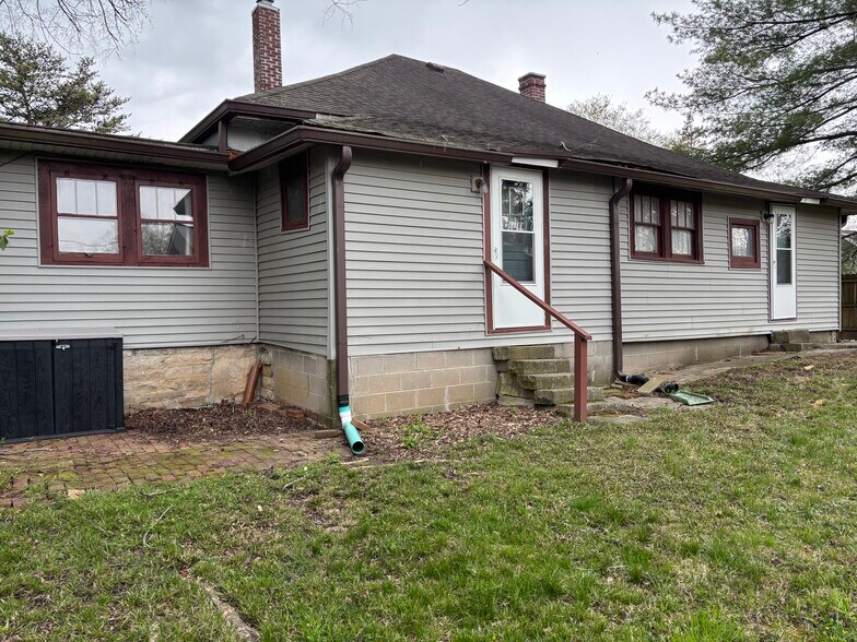 Building Photo - 328 W 15th St