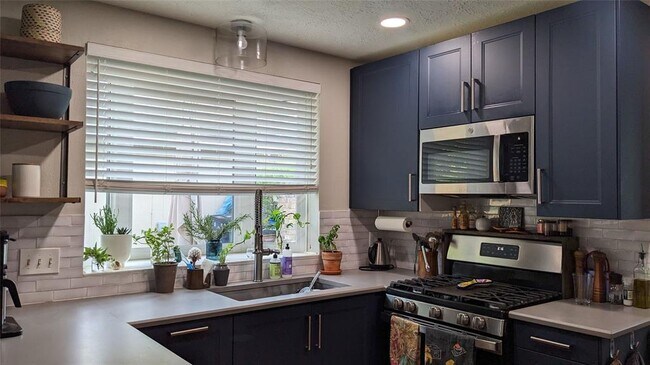 Building Photo - 5322 Summer Dr