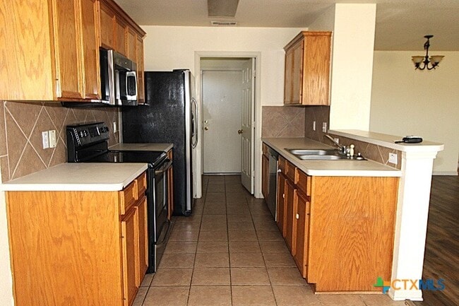 Building Photo - 5707 Schneider Dr
