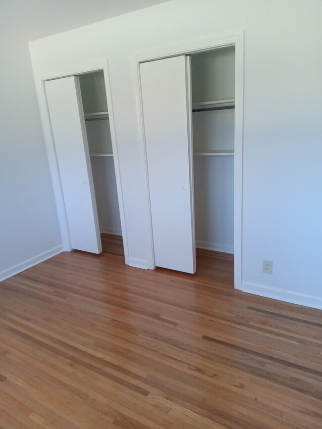 Building Photo - 925 Magnolia St SE