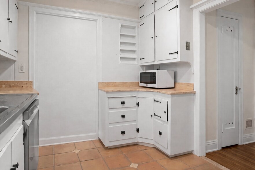 Building Photo - 2917 Benbrook Blvd