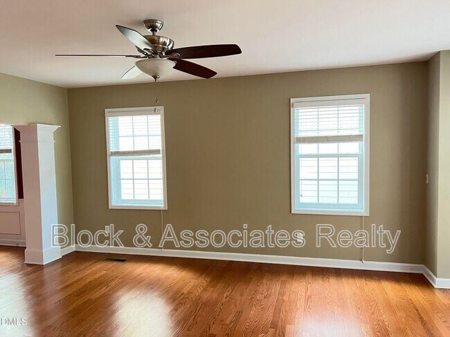 Building Photo - 936 Bentbury Way