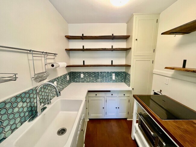 Building Photo - 1/2 Month Free! Cheerful, Spacious Studio ...