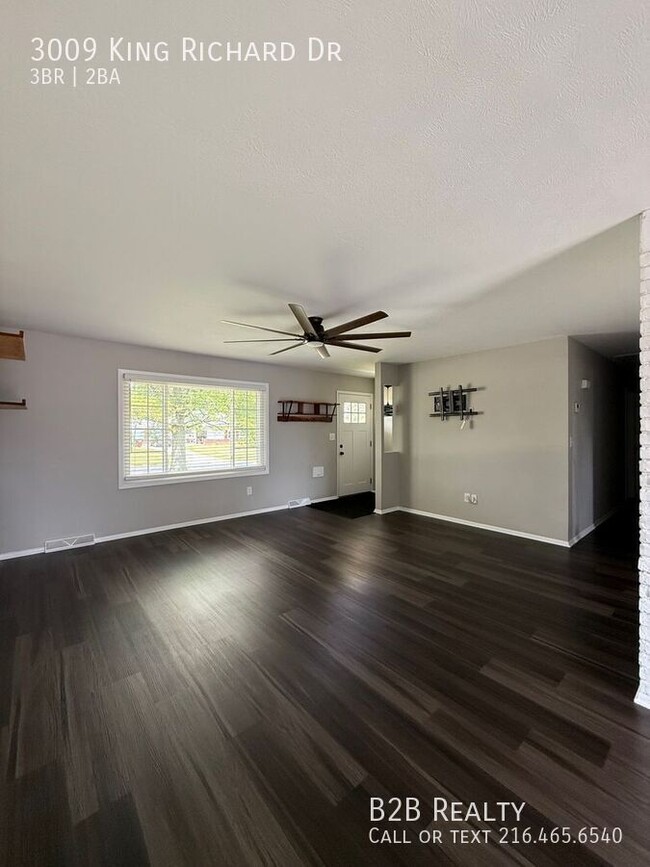 Building Photo - 3009 King Richard Dr