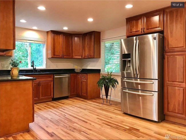 Building Photo - 305 N 188th St