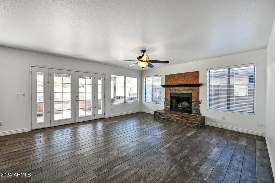 Building Photo - 1836 E Aspen Way