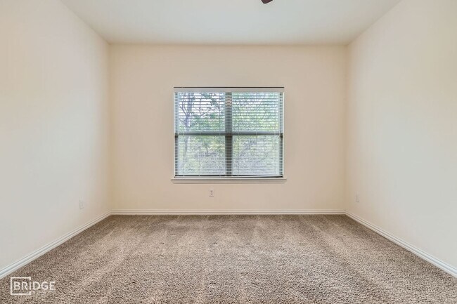 Building Photo - 1349 Lake Crest Lane
