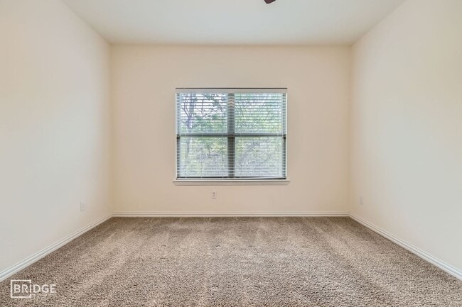 Building Photo - 1349 Lakecrest Ln