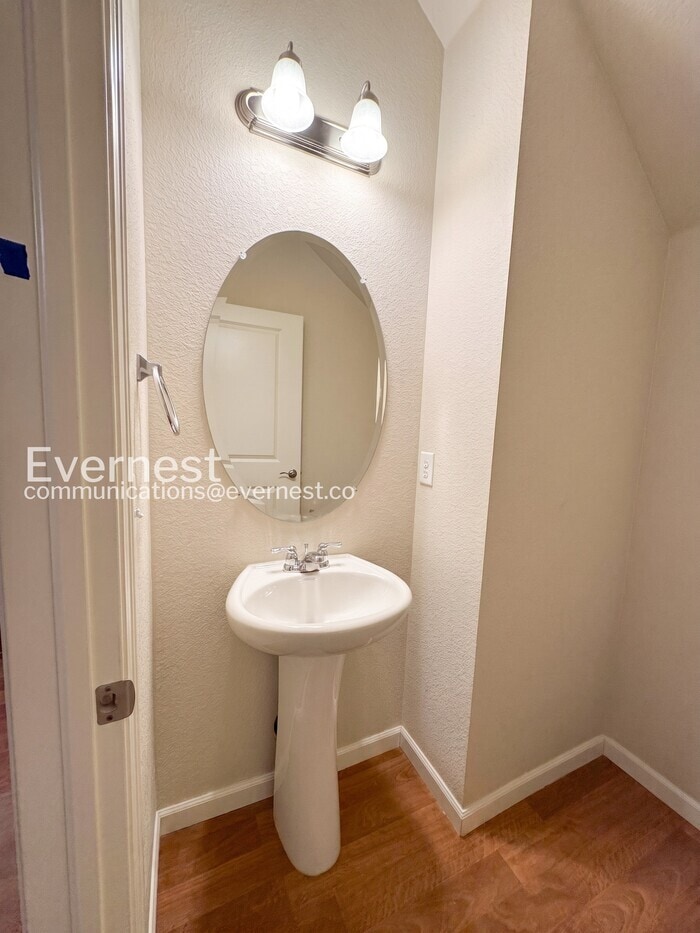 Building Photo - 9086 E Phillips Ln