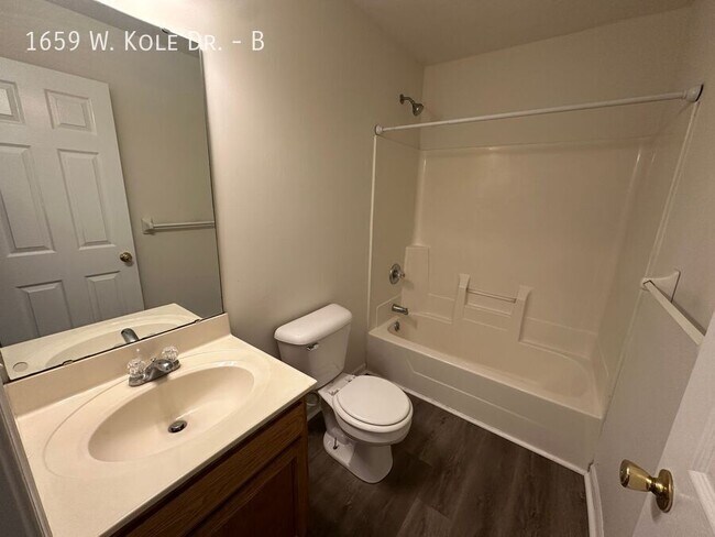 Building Photo - 1659 W Kole Dr