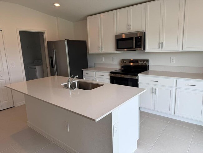 Building Photo - 2155 Lone Oak Ln