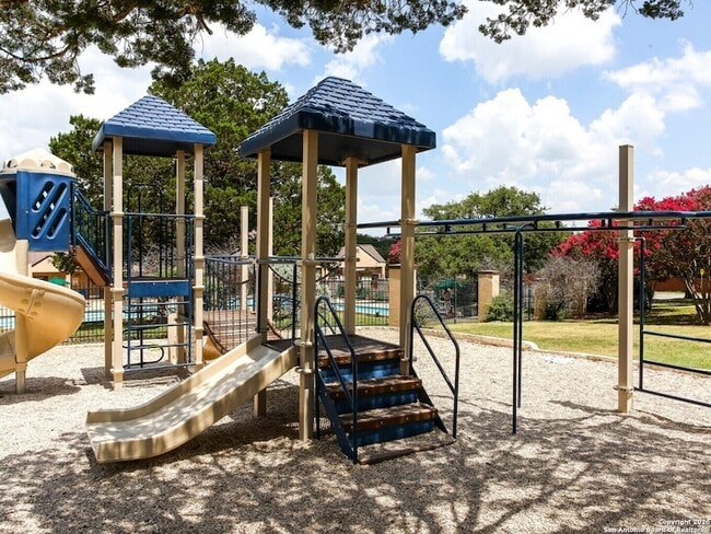 Building Photo - 18118 Summer Knoll