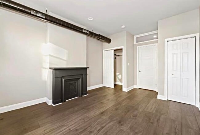 Building Photo - 167 Christopher Columbus Dr