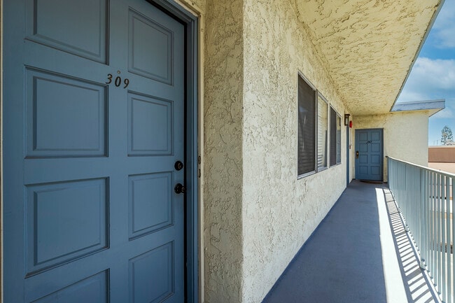 Building Photo - 5354 Lindley Ave