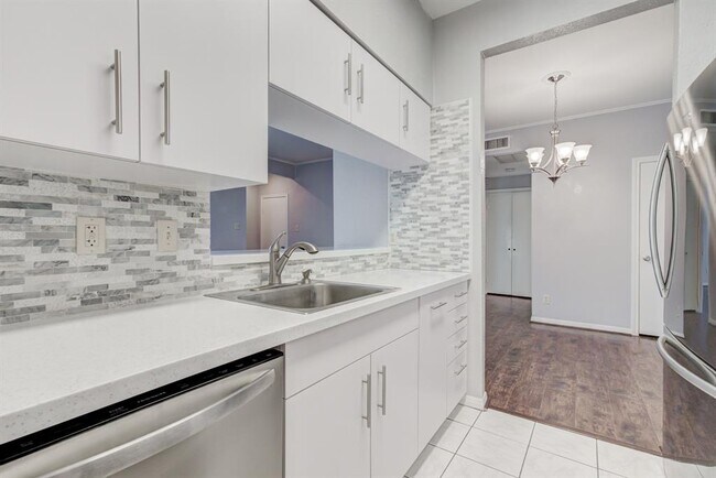 Building Photo - 2701 Bellefontaine St