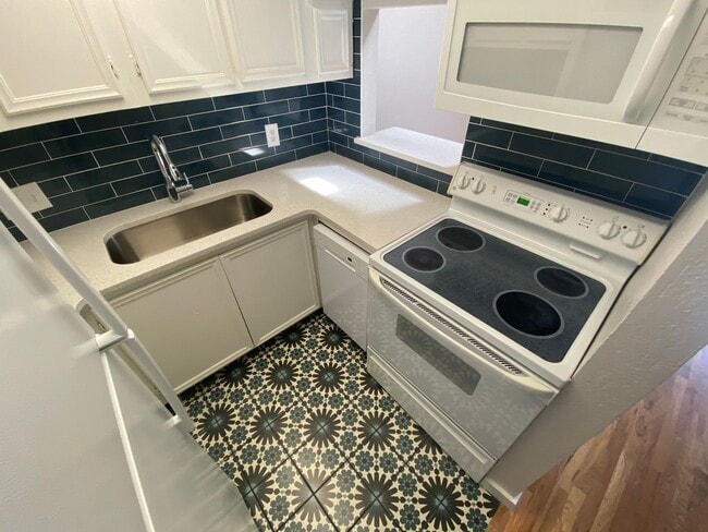 Building Photo - Pecan Walk #304