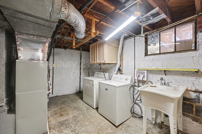 Building Photo - 1404 S Quincy St