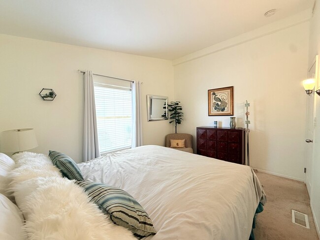 Building Photo - AVAILABLE NOW! 3 Bed / 2 Bath Condo in 55+...