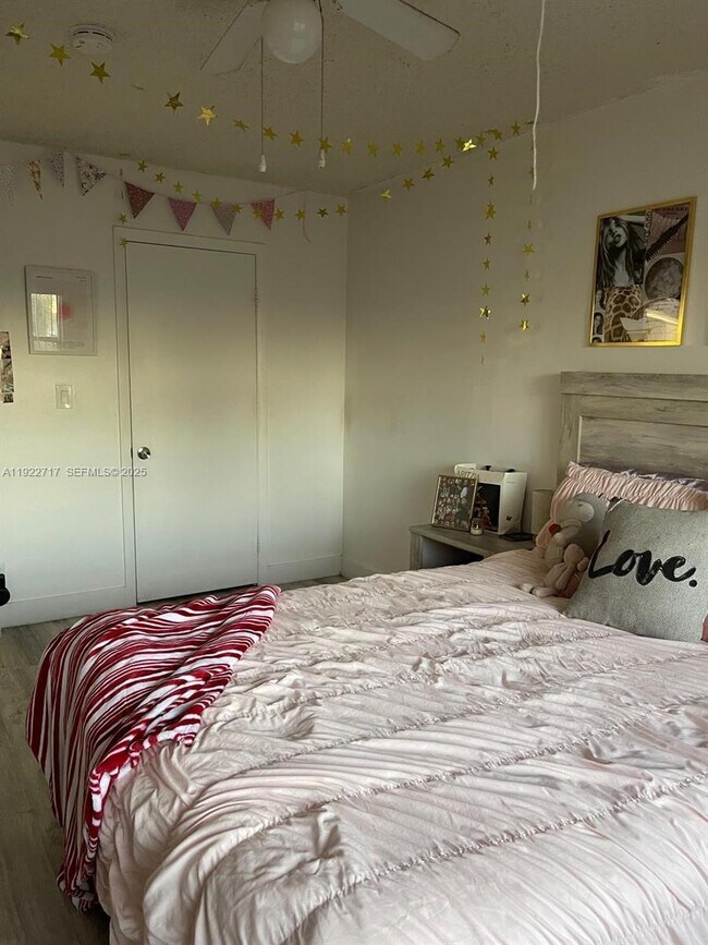 Building Photo - 8290 Lake Dr