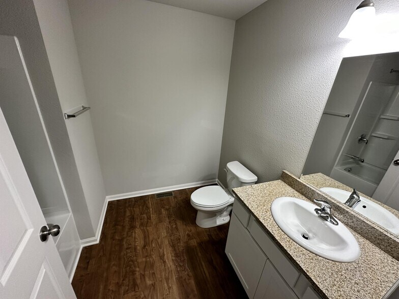 Building Photo - 2670 Claremont Dr