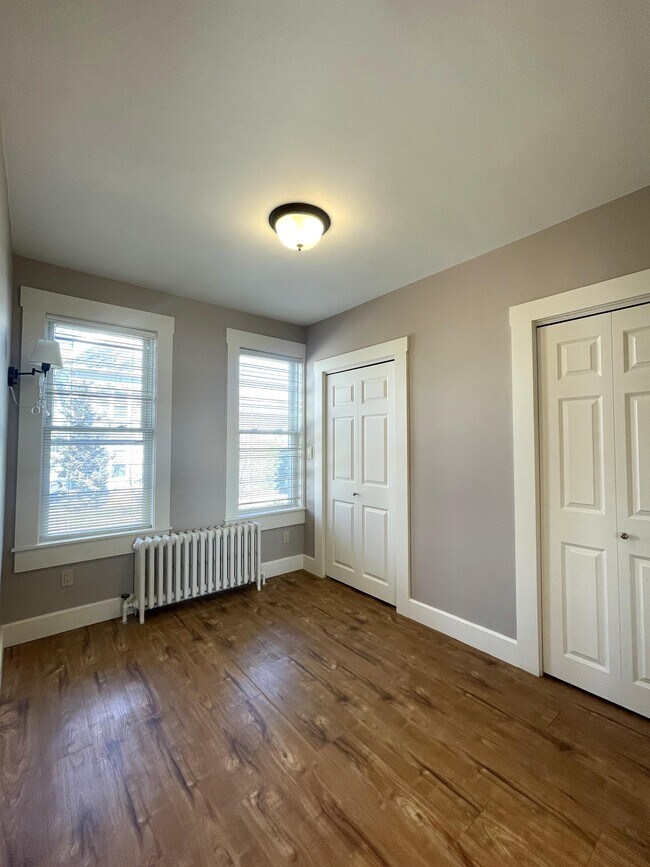 Building Photo - 4393 Washington St