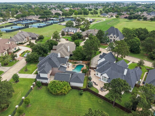 Building Photo - 390 Wedgewood Dr W