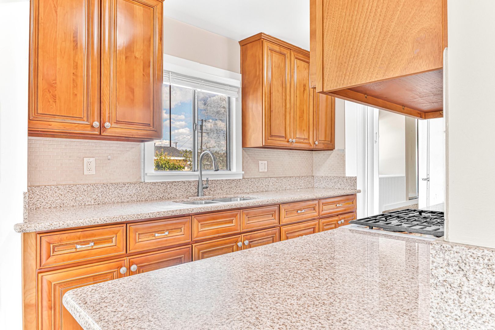 Building Photo - 1460 Gaviota Ave