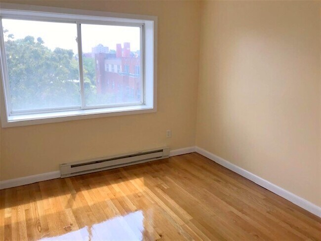 Building Photo - 70 Park St