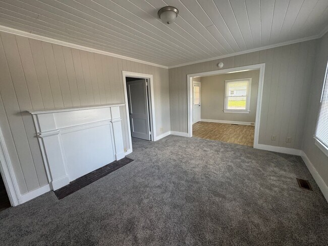 Building Photo - One Month Free Rent with 2 Year Lease! 3 B...