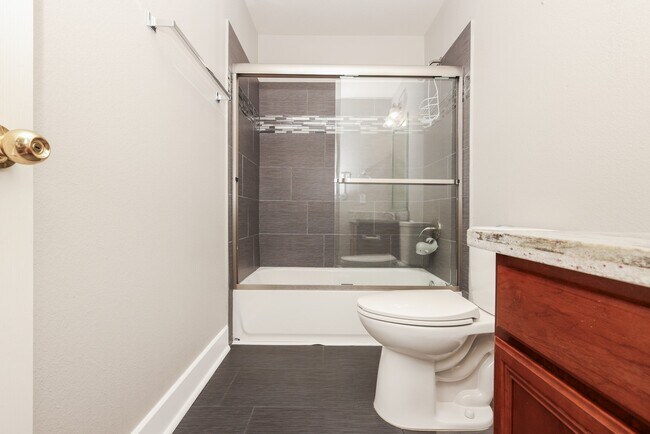 Building Photo - 16021 Summerville Lake Dr