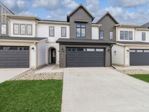 Building Photo - 2105 Lacey Dr