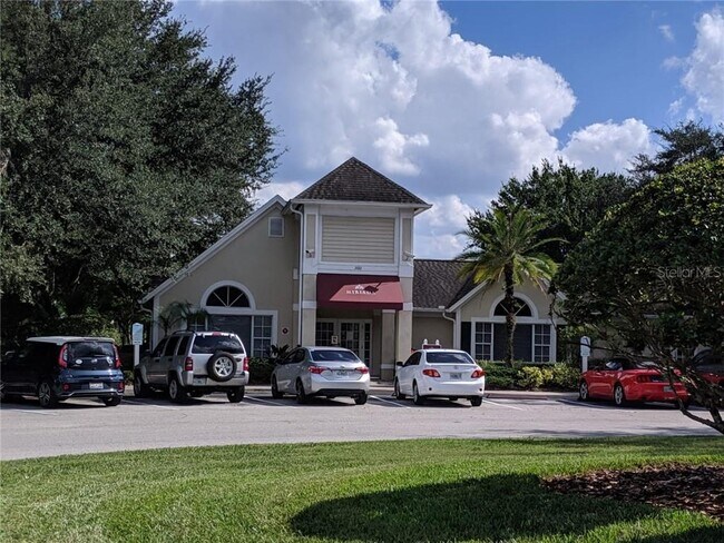 Building Photo - 2025 Dixie Belle Dr